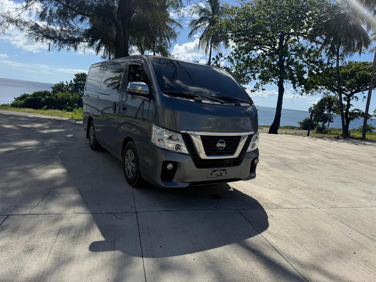 Nissan NV350 fotografía 2